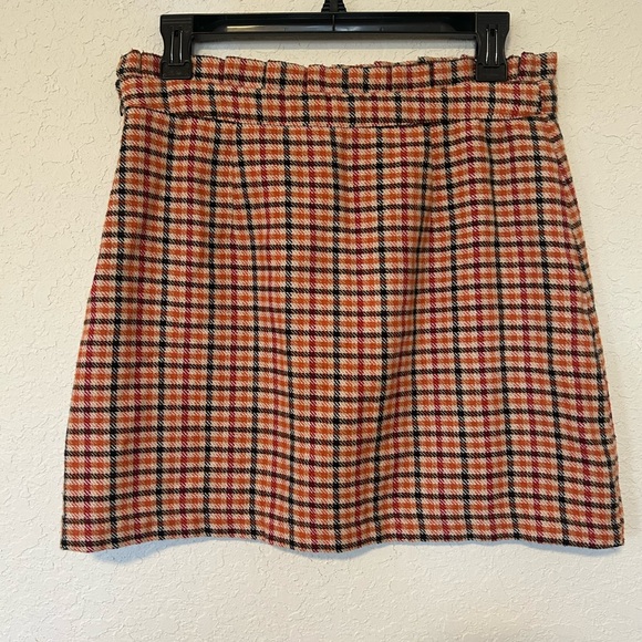 Forever 21 Checkered Plaid Mini Skirt in Red and Black, High rise and Zipper - Picture 2 of 10